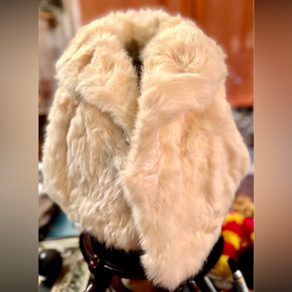 Vintage, elegant, cozy fur capelet/epaulet